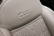 Sedili in eco-pelle con monogramma Fiat