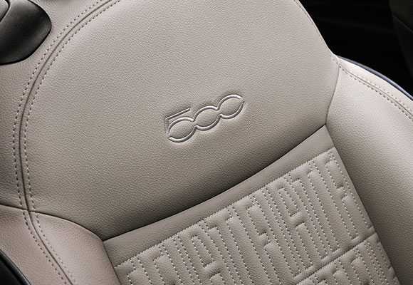 SEDILI IN ECO-PELLE CON MONOGRAMMA